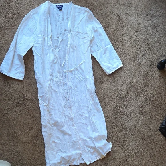 White Nightgown And Robe Set - Picture 3 of 4